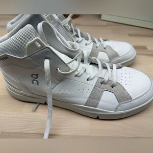 On The ROGER Clubhouse Mid Size 14